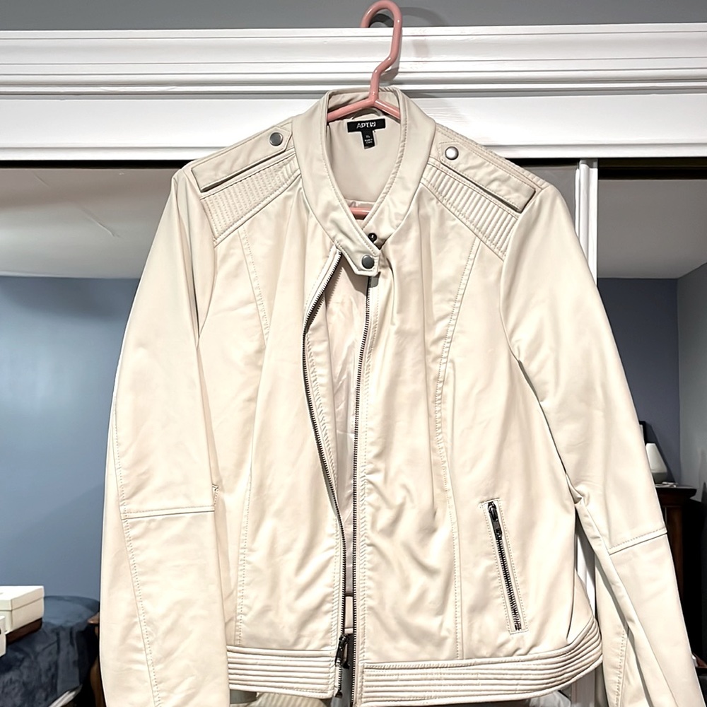 Jacket - Picture 2 of 3